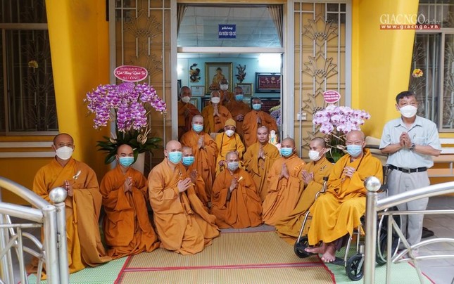 Chư Tăng, Phật tử nội tự tại chùa Xá Lợi