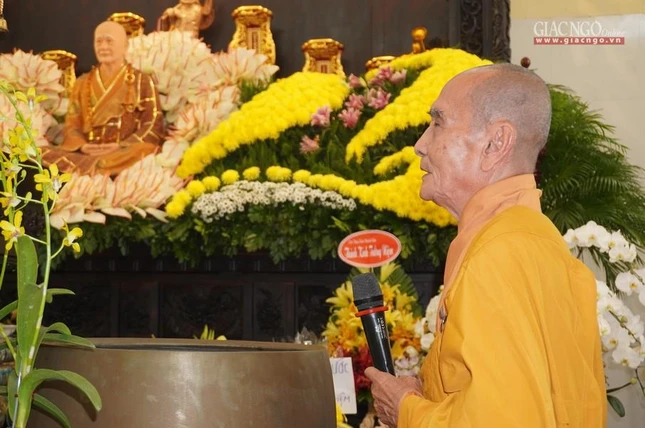 Hòa thượng Thích Trí Minh, chủ lễ khóa lễ cung tiến Giác linh