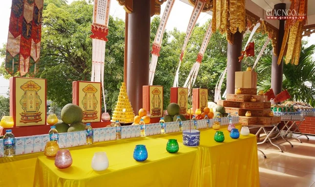 Thực hiện lễ trai đàn chẩn tế, mông sơn thí thực cho những vong linh không nơi nương tựa, cầu âm siêu dương thái, dịch bệnh tiêu trừ