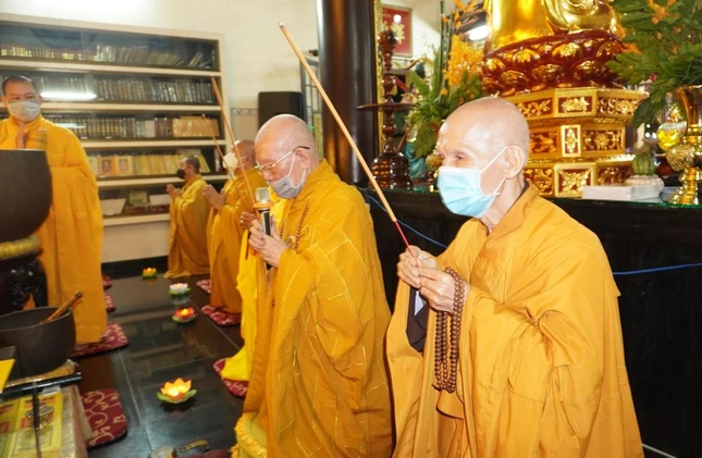 Niêm hương bạch Phật Niêm hương bạch Phật