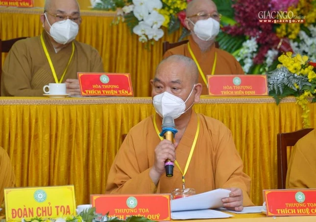 Thượng tọa Thích Huệ Công tham gia chủ tọa đoàn điều hành đại hội