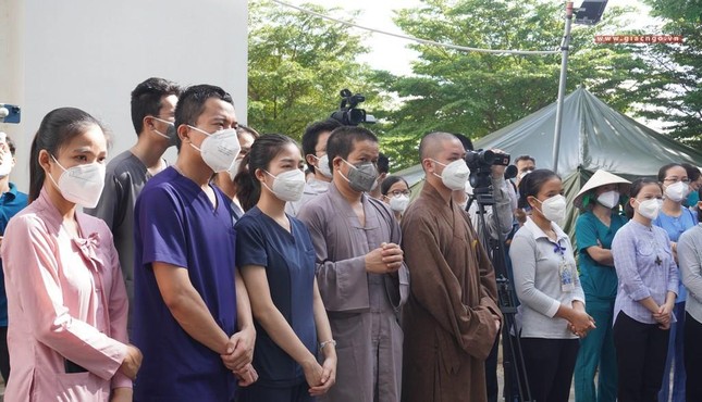 Đợt này có 10 tình nguyện viên Phật giáo hoàn thành nhiệm vụ phục vụ trong đợt này