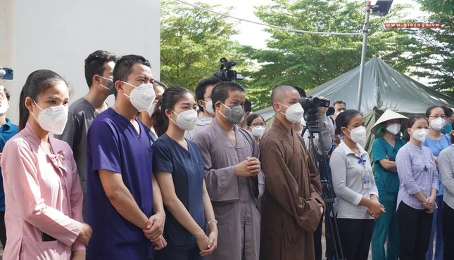 Đợt này có 10 tình nguyện viên Phật giáo hoàn thành nhiệm vụ phục vụ trong đợt này