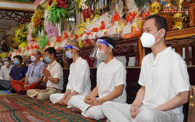 Thực hiện khóa ngồi thiền