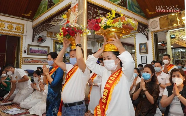 Nghi thức tác bạch dâng y