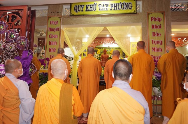 Thành kính tưởng niệm