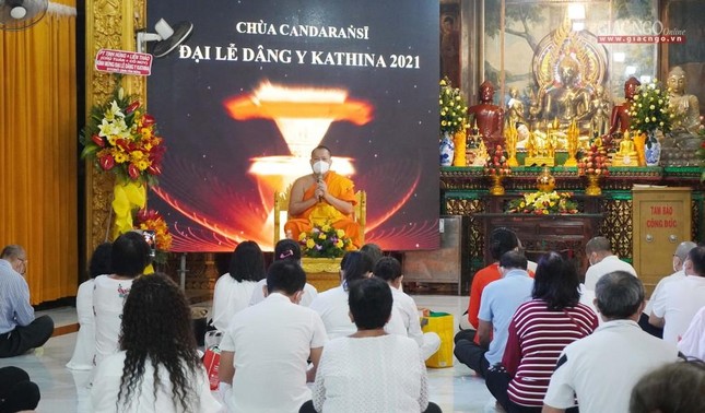 Thời thuyết pháp ngắn mở đầu lễ dâng y