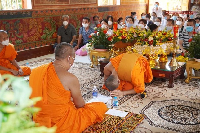 Chư tôn đức tác bạch trình duyên sự