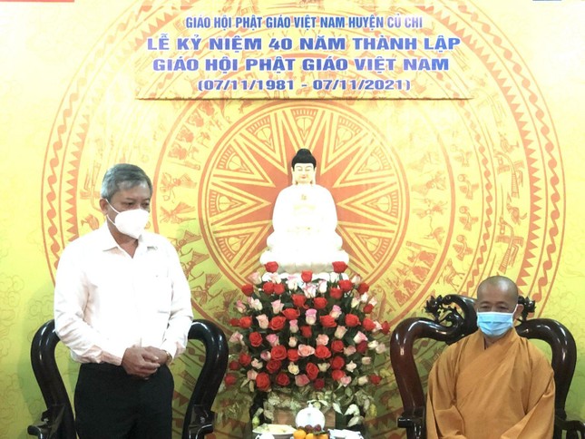 Ông Dương Văn Duyên, Trưởng ban Dân vận huyện đại diện đoàn đã có lời chúc mừng đến chư tôn đức Tăng Ni, Phật tử Phật giáo huyện Củ Chi