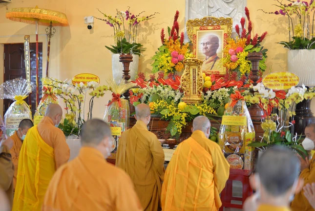 Thành kính tưởng niệm Trưởng lão Hòa thượng Thích Hiển Pháp tại chùa Pháp Thanh - Ảnh: Phước Toàn