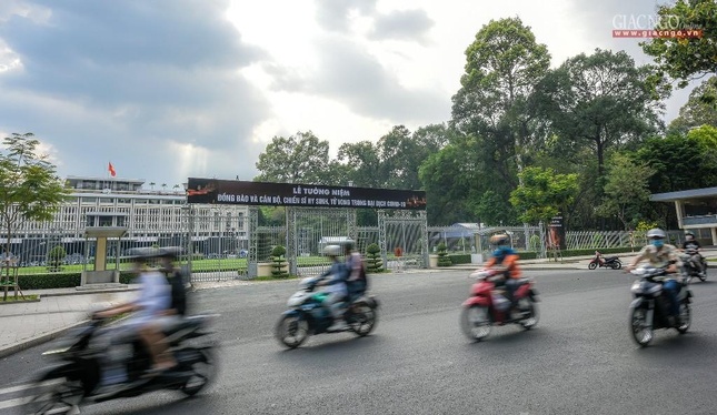 Lễ tưởng niệm được tổ chức tại Hội trường Thống Nhất, đồng thời diễn ra tại TP.Thủ Đức và các quận, huyện trên địa bàn TP.HCM