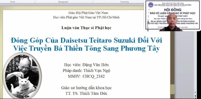 Học viên Thích Vạn Ngộ bảo vệ đề tài trước Hội đồng Khoa học