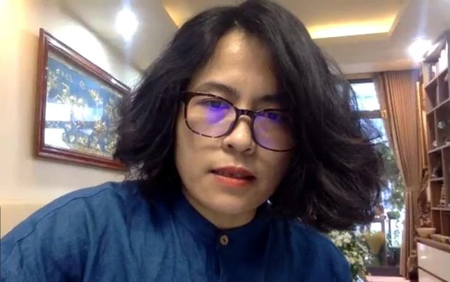 Tiến sĩ Lương Thu Hường góp ý về nội dung luận văn của học viên