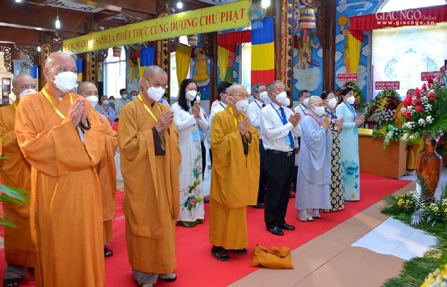 Nghi thức niệm Phật cầu gia hộ, chào Quốc kỳ, Đạo kỳ