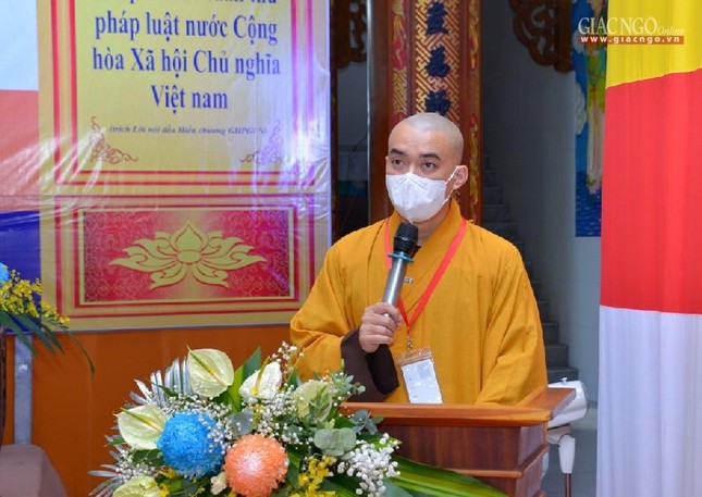 Đại đức Thích Lệ Phát, Trưởng ban Kiểm soát Phật giáo huyện Nhà Bè thay mặt Ban Kiểm soát đại hội báo cáo số lượng đại biểu tham dự