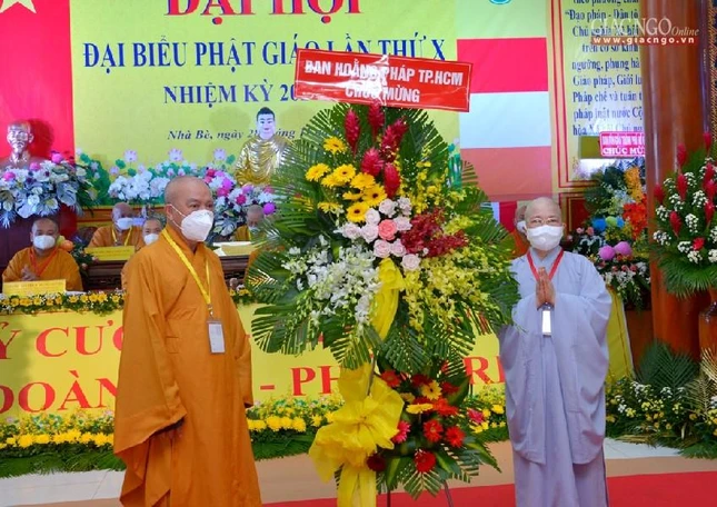 Hòa thượng Thích Nhật Hỷ, Trưởng ban Hoằng pháp Phật giáo TP chúc mừng