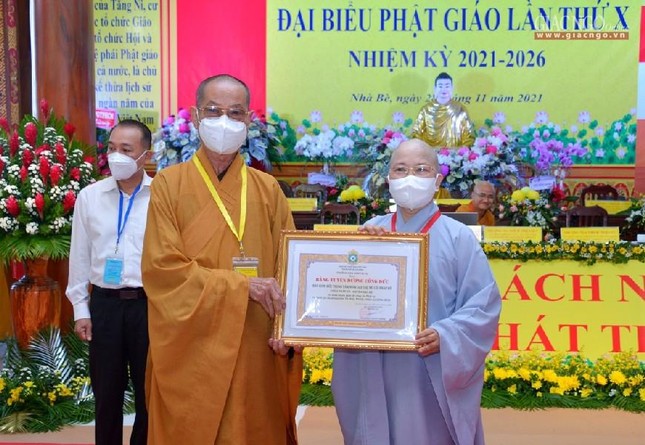 Bằng tuyên dương công đức đến Trung tâm Nuôi dạy trẻ mồ côi Pháp Võ