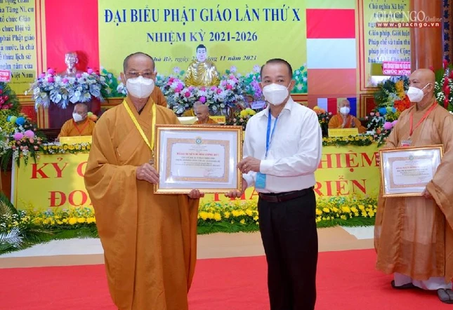 Có 4 tập thể được nhận Bằng tuyên dương công đức của Phật giáo TP.HCM đã hoàn thành suất sắc Phật sự khóa IX