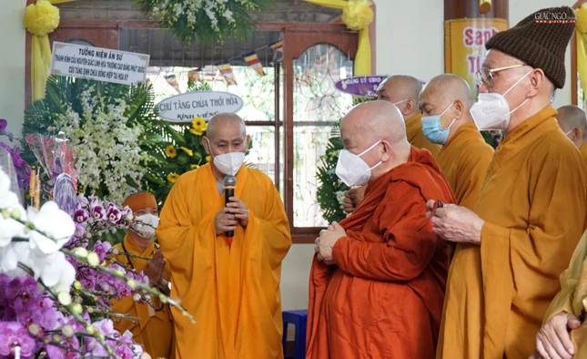 Hòa thượng Thích Minh Ngãi thay mặt môn đồ pháp quyến cảm tạ Hòa thượng Thích Minh Ngãi thay mặt môn đồ pháp quyến cảm tạ