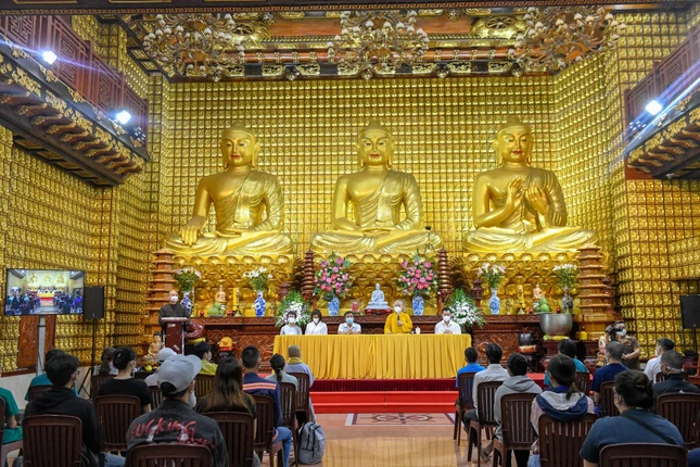 Thượng tọa Thích Nhật Từ phát biểu trong lễ - Ảnh: Thanh Phong