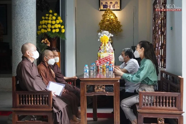 Ông Vũ Huy Long, Trưởng phòng Phật giáo - Ban Tôn giáo TP chúc Tết chư tôn đức Phật giáo quận Gò Vấp