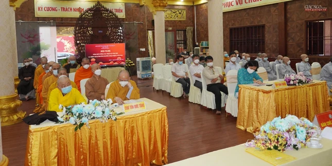 Chư tôn đức Phật giáo quận và đại diện chính quyền quận tham dự Chư tôn đức Phật giáo quận và đại diện chính quyền quận tham dự