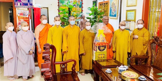 Chúc Tết Hòa thượng Danh Lung, cố vấn Ban Trị sự GHPGVN quận 3