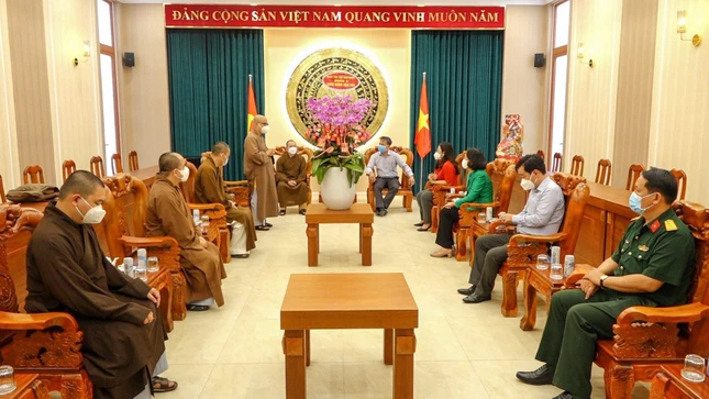 Đại đức Thích Thiện Châu thông tin những thành tựu Phật sự năm 2021 và gửi lời chúc Tết tới Lãnh đạo Quận ủy, Ủy ban Nhân dân, Ủy ban MTTQVN quận 3