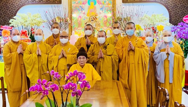 Đảnh lễ và chúc Tết đến Hòa thượng Thích Đức Nghiệp