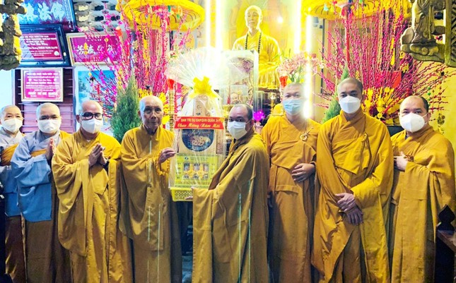 Chúc mừng Xuân đến Hòa thượng Thích Tịnh Hạnh