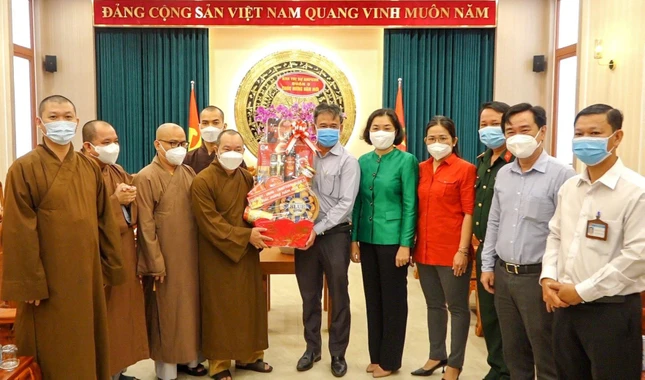 Thăm, chúc mừng năm mới đến các cơ quan quận 3