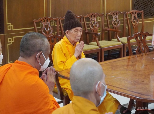 Đảnh lễ Hòa thượng Thích Đức Nghiệp tại chùa Vĩnh Nghiêm