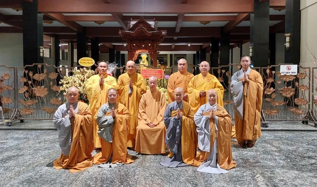 Phật giáo quận 12 chúc mừng khánh tuế đến Trưởng lão Hòa thượng Thích Trí Quảng, Quyền Pháp chủ GHPGVN, Trưởng ban Trị sự GHPGVN TP.HCM tại chùa Huê Nghiêm