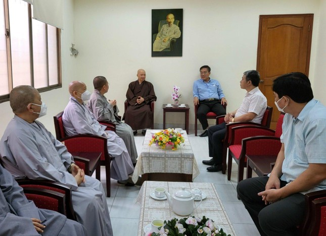 Đoàn thăm và chúc mừng năm mới đến Ban Tôn giáo TP