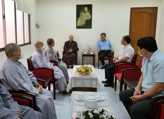 Đoàn thăm và chúc mừng năm mới đến Ban Tôn giáo TP