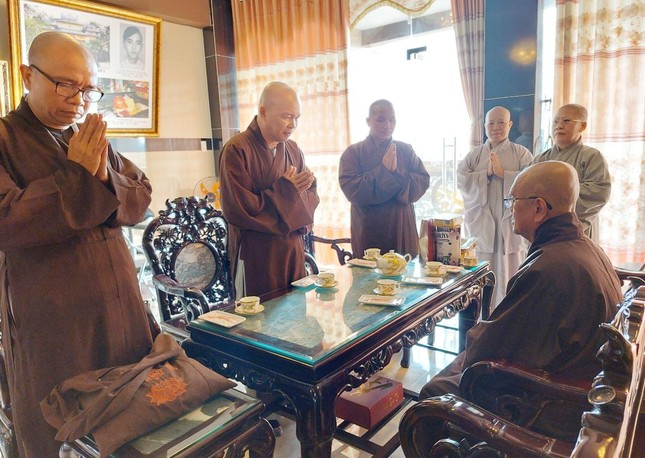 Phật giáo quận 12 chúc mừng Xuân Di Lặc đến Hòa thượng Thích Trí Anh, Chứng minh Ban Trị sự GHPGVN quận 12