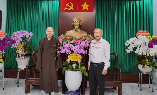 Thăm và chúc mừng Xuân đến Ban Dân vận TP