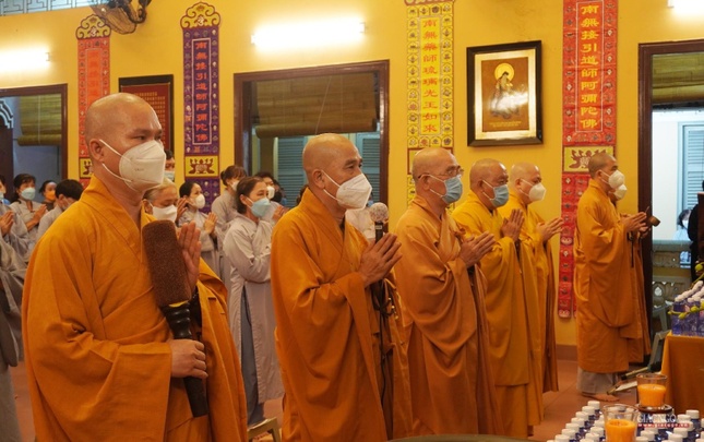 Khóa lễ tụng kinh bắt đầu 18 giờ mỗi ngày đến hết tháng Giêng Khóa lễ tụng kinh bắt đầu 18 giờ mỗi ngày đến hết tháng Giêng