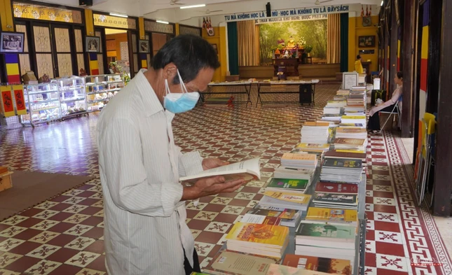 Hội sách kéo dài đến rằm tháng Giêng