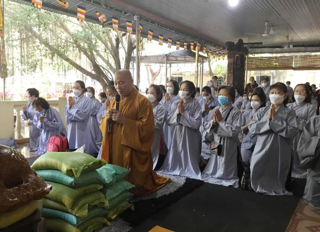 Cúng dường và tặng quà tại Mái ấm Tình thương An Lạc (huyện Long Thành, tỉnh Đồng Nai)