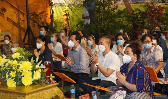 Thành tâm cung thỉnh Hòa thượng giảng pháp