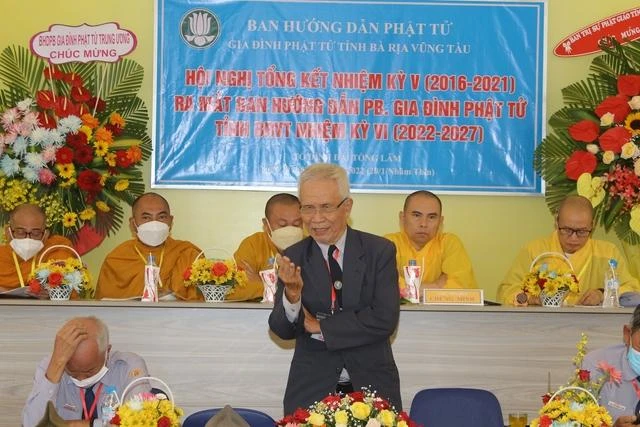 Huynh trưởng Tâm Duệ - Nguyễn Đức Châu lấy ý kiến đại biểu về nhân sự