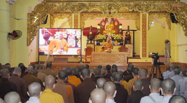 Đại đức Thích Trí Huệ sinh hoạt đầu năm với Tăng Ni sinh