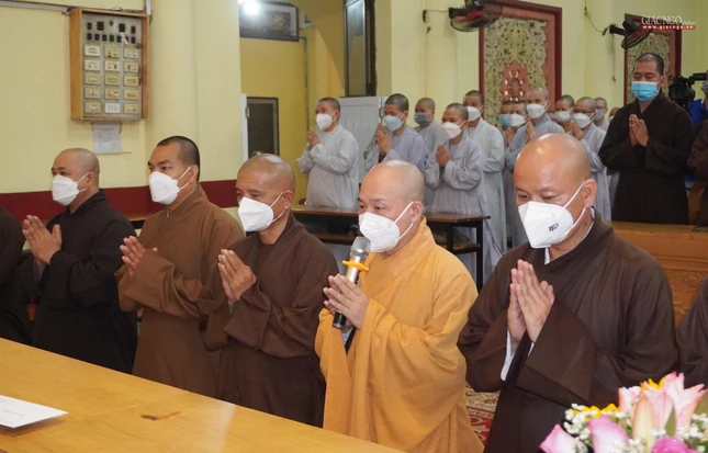 Tác bạch khánh tuế đến chư tôn đức