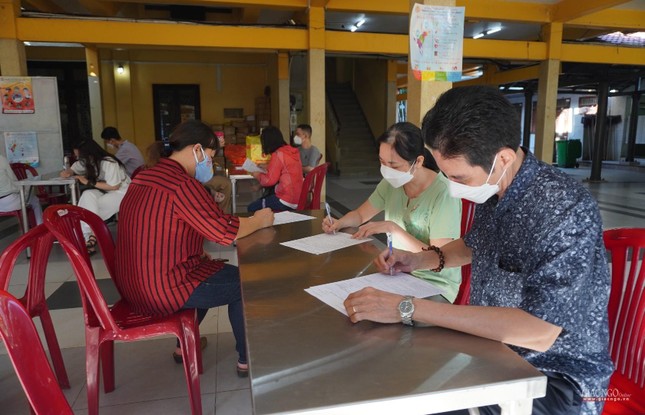 Có nhiều người đến hiến máu từ các quận, huyện trong TP.HCM