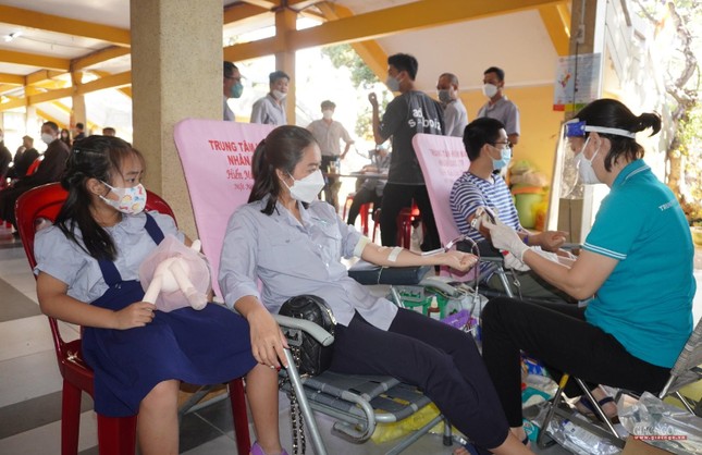 "Chị và em" cùng gieo niềm vui buổi sáng