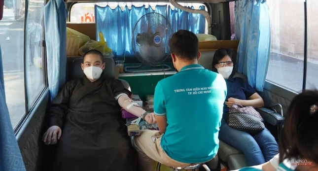 Chư Tăng, Phật tử chùa Vĩnh Nghiêm hiến máu Chư Tăng, Phật tử chùa Vĩnh Nghiêm hiến máu
