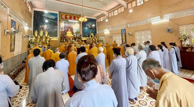 Khóa lễ tụng kinh tại Chánh điện