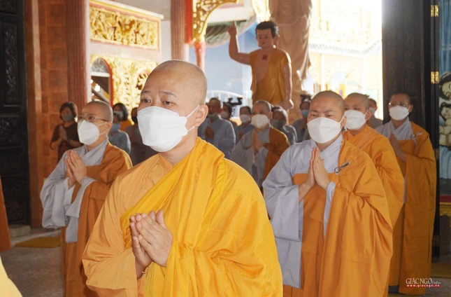 Nhằm nuôi lớn các thiện pháp Nhằm nuôi lớn các thiện pháp