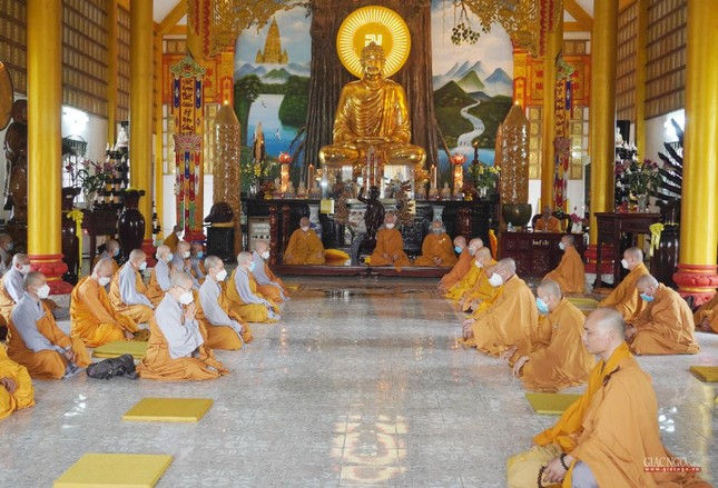 Chư tôn đức thính giới Chư tôn đức thính giới